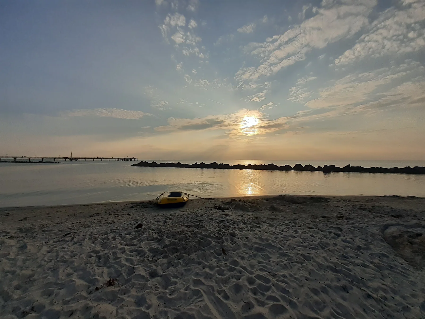 Stiller Strand im Abendlicht