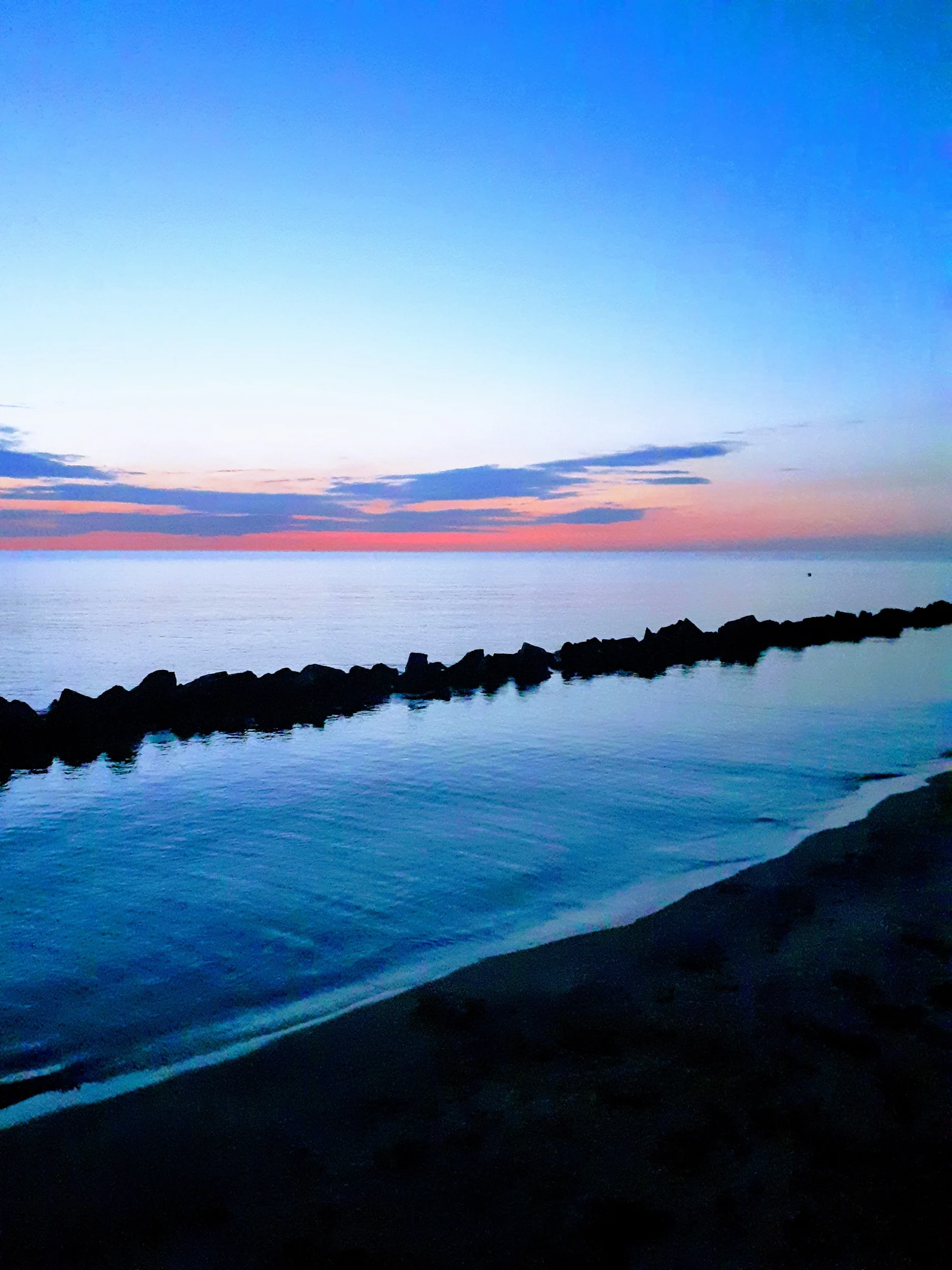 Blaues Abendlicht über der Ostsee